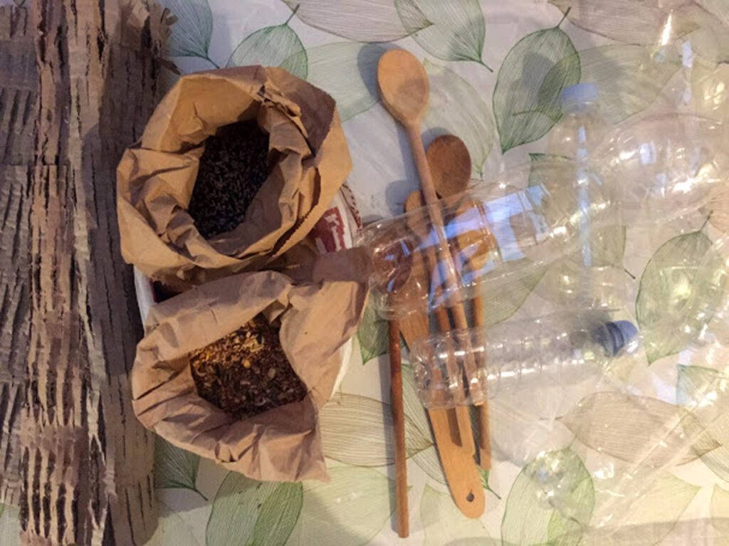 Hranilica za ptice od recikliranih materijala - izvrsna zimska zabava za djecu