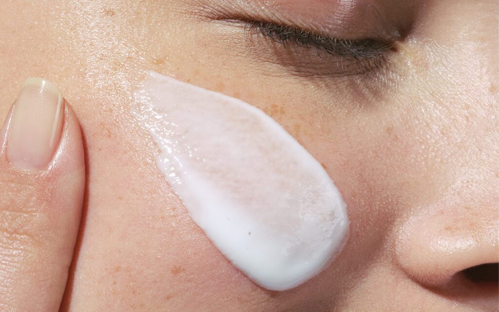 Clarins uklanja šminku, čisti lice i preporučuje tonik za zdravu i lijepu kožu 1 Clarins uklanja šminku, čisti lice i preporučuje tonik za zdravu i lijepu kožu