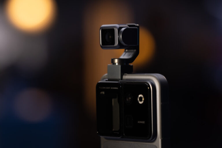 HONOR Robot Phone s podignutom motoriziranom kamerom na 4DoF gimbalu