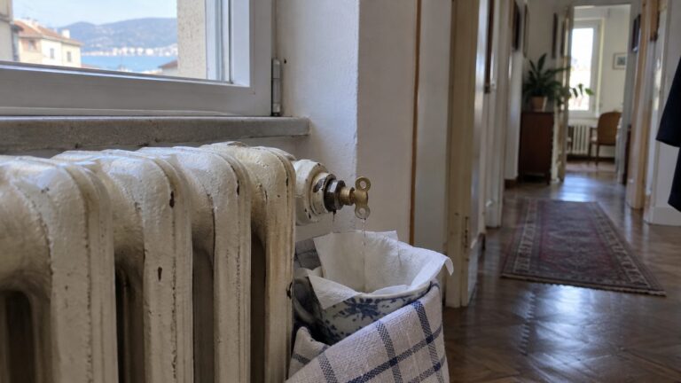 Kako odzračiti radijatore bez kapanja i zašto se zrak stalno vraća